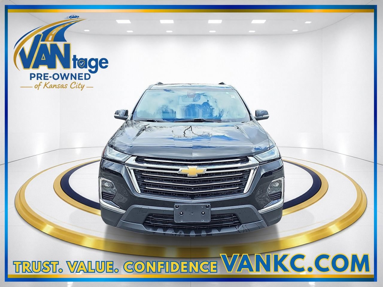 Used 2022 Chevrolet Traverse LT w/ LT Premium Package image 2