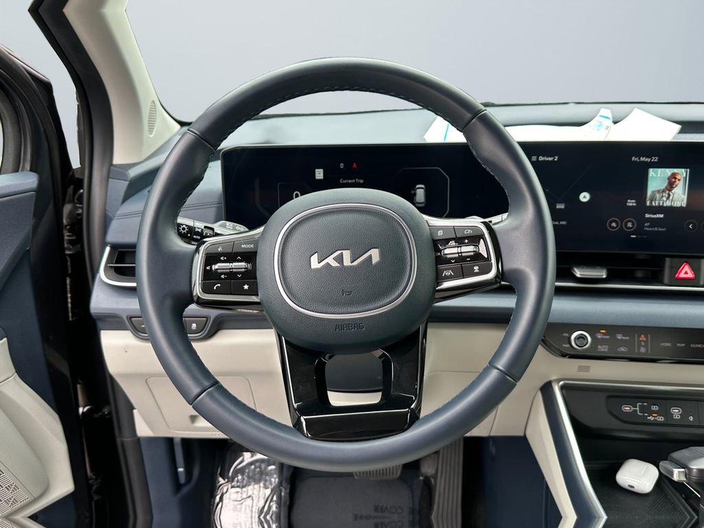 Used 2025 Kia Carnival SX FWD image 12