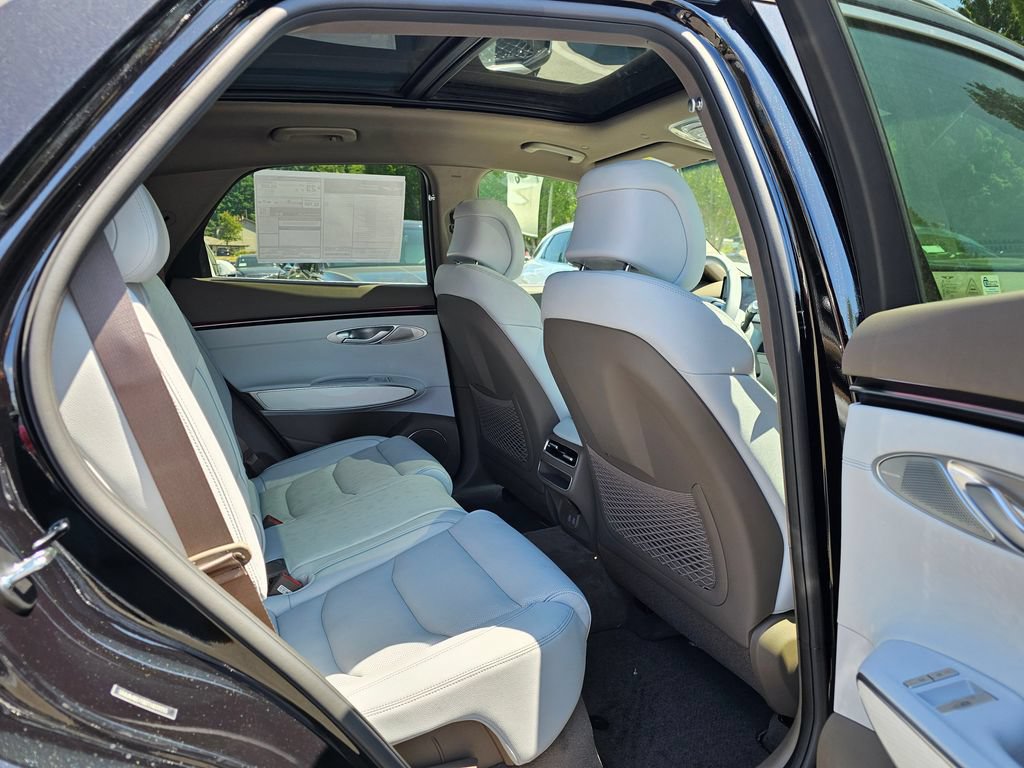 Certified 2026 Genesis GV70 2.5T Advanced AWD/4WD image 11