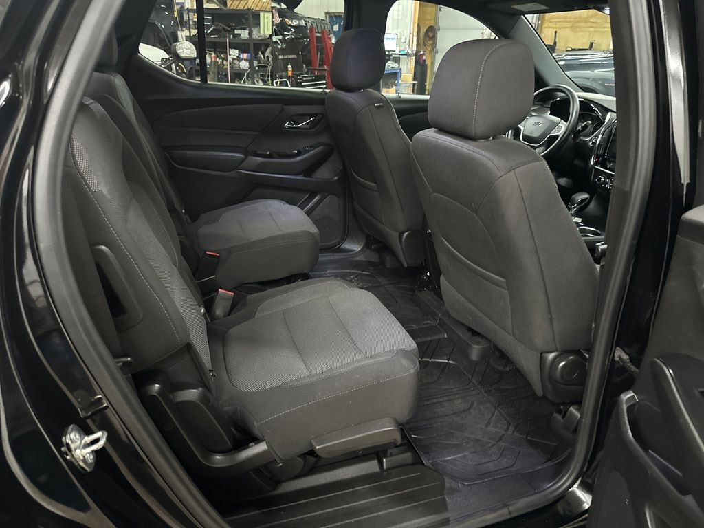 Used 2023 Chevrolet Traverse LT w/ Midnight/Sport Edition image 40