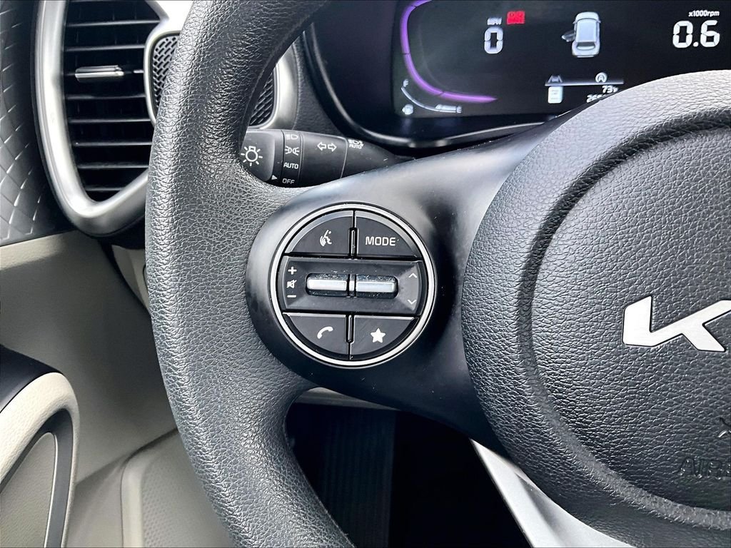 Used 2025 Kia Soul LX w/ LX Technology Package FWD image 23