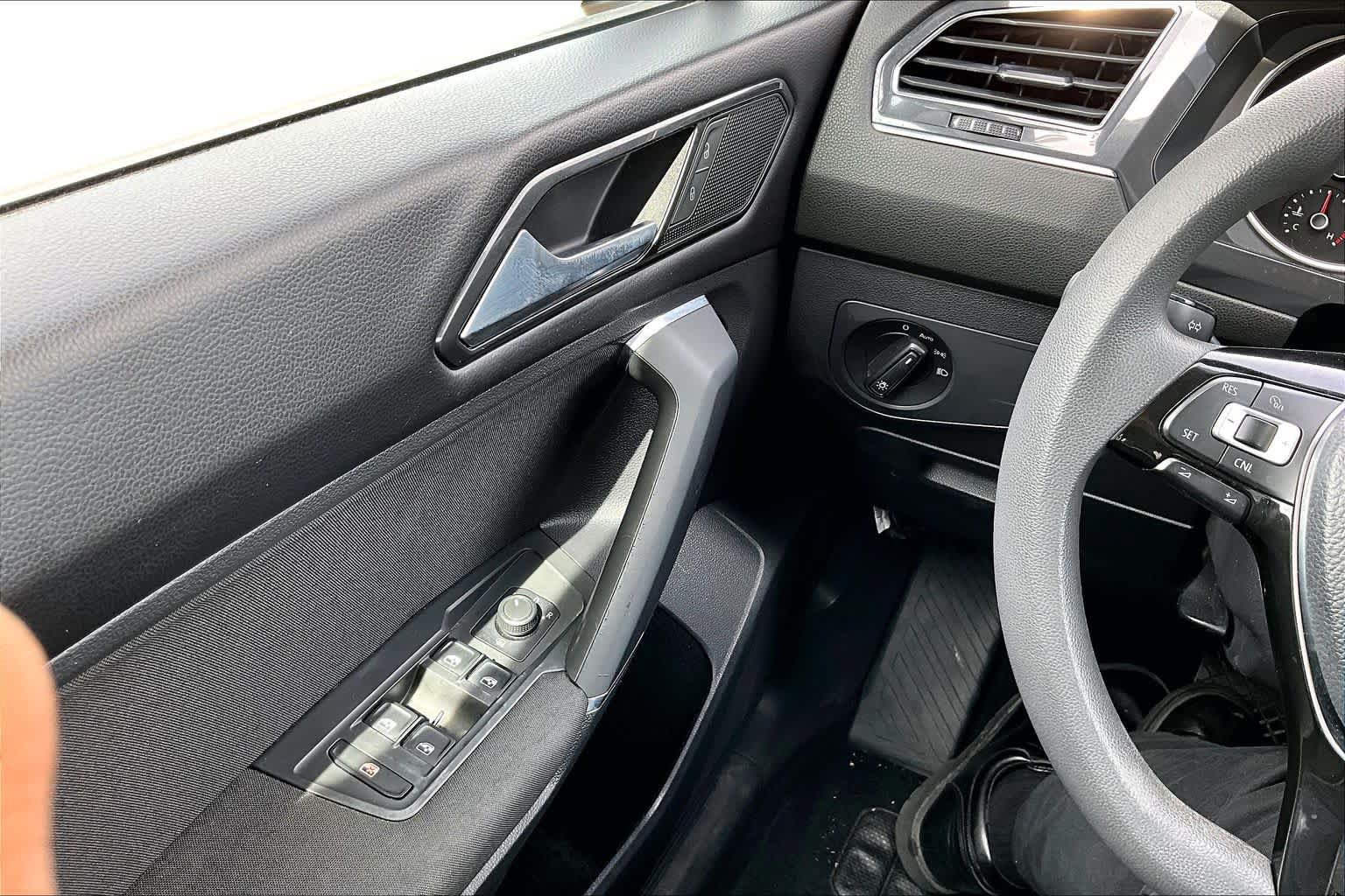 Used 2018 Volkswagen Tiguan S FWD image 34