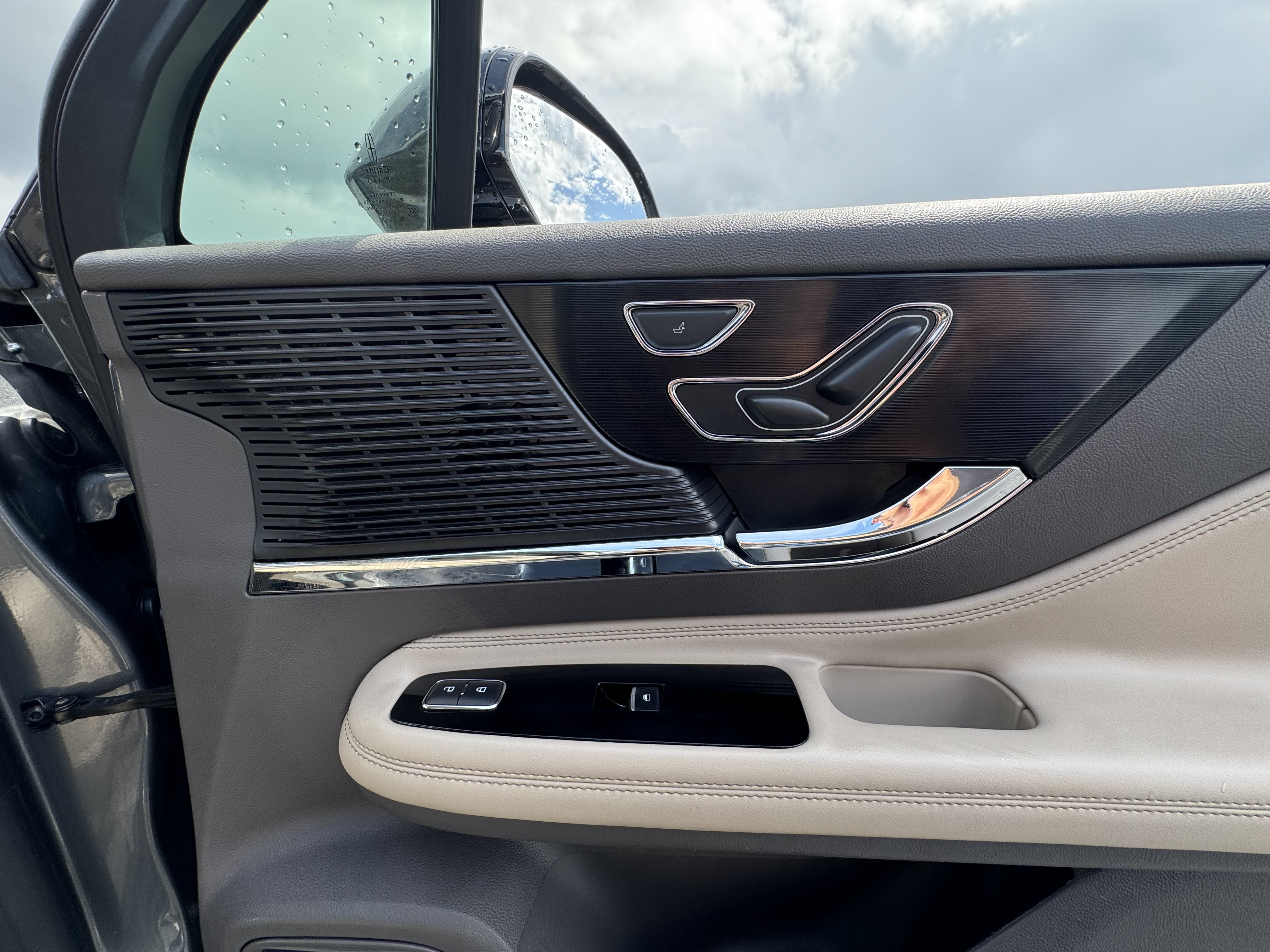 Used 2022 Lincoln Corsair Reserve w/ Equipment Group 201A AWD/4WD image 31