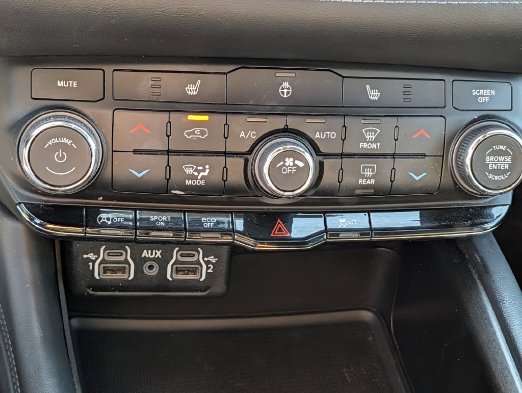 Used 2024 Dodge Durango SXT w/ 3rd Row Seating Group AWD/4WD image 16