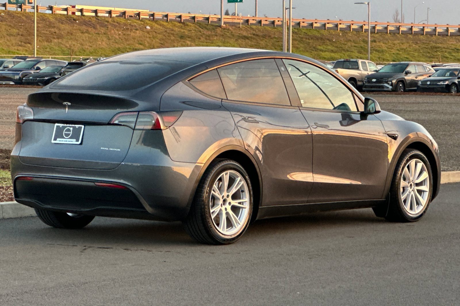 Used 2023 Tesla Model Y Long Range image 3