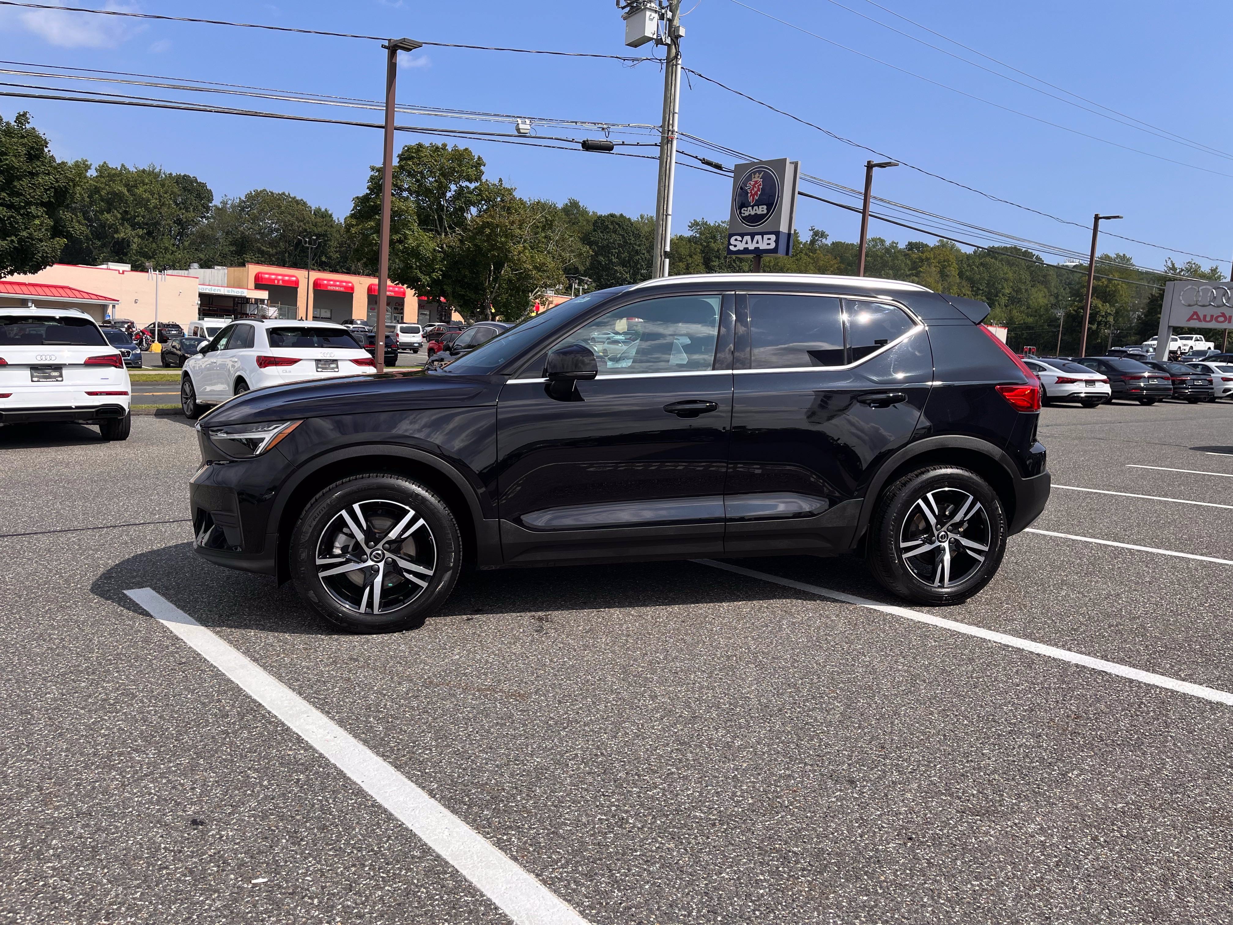 Certified 2025 Volvo XC40 B5 Core AWD/4WD image 4