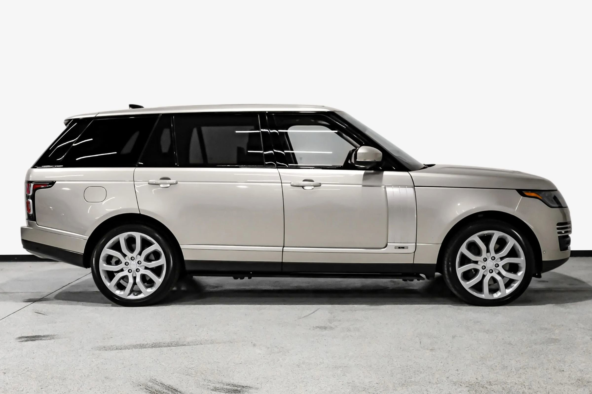 Used 2019 Land Rover Range Rover Long Wheelbase Autobiography image 6