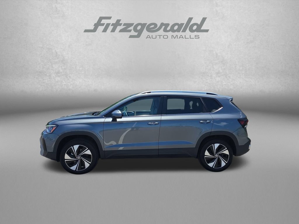 Used 2025 Volkswagen Taos SE AWD/4WD image 4