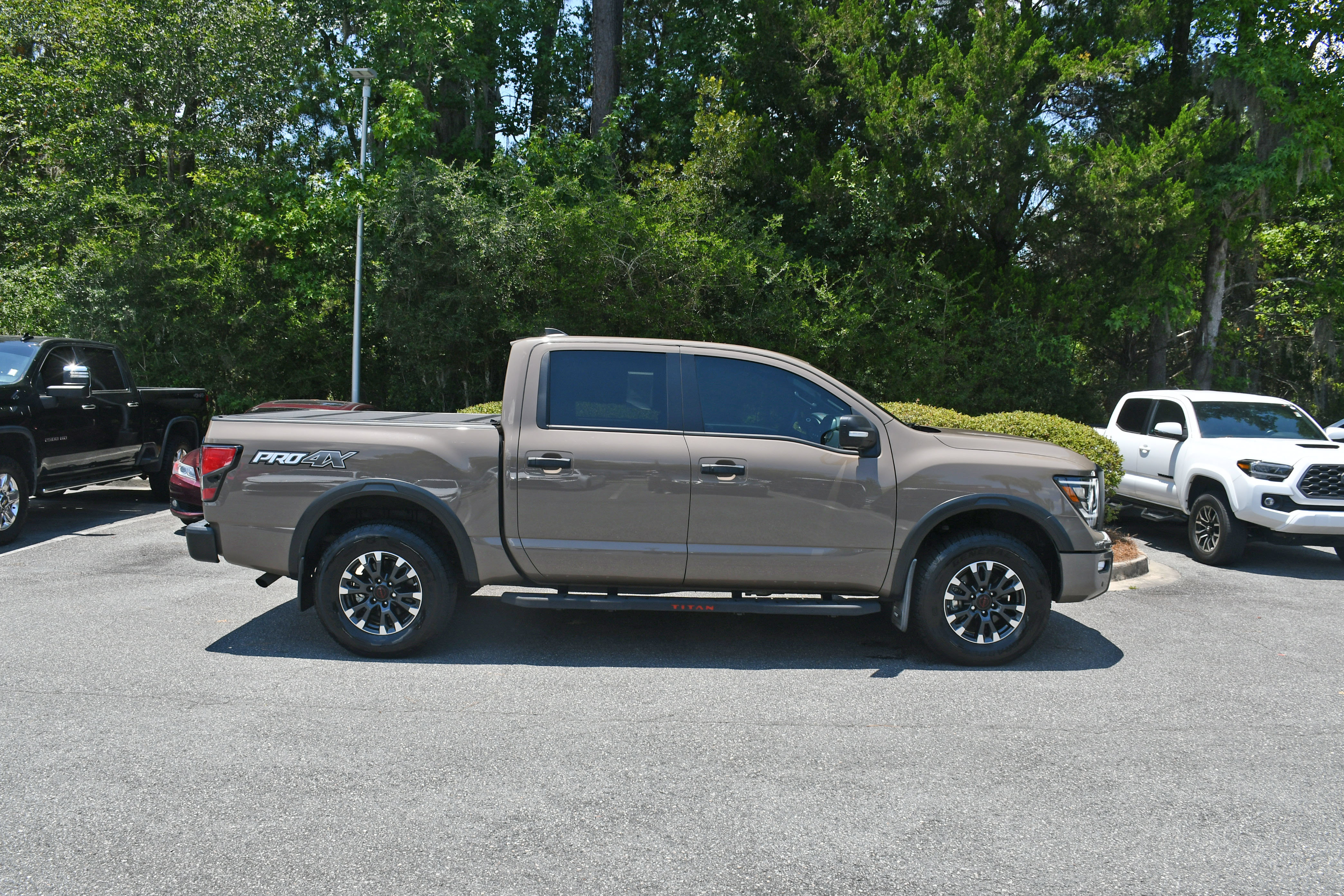 Used 2023 Nissan Titan PRO-4X w/ Pro-4x Convenience Package AWD/4WD image 5