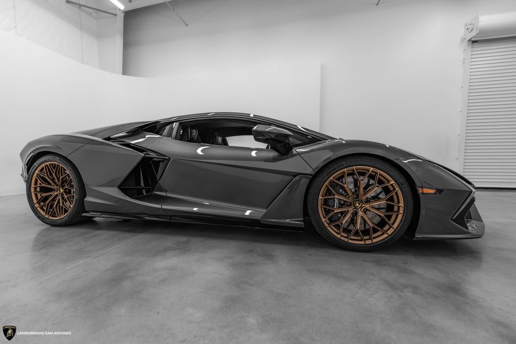 Used 2026 Lamborghini Revuelto AWD/4WD image 5
