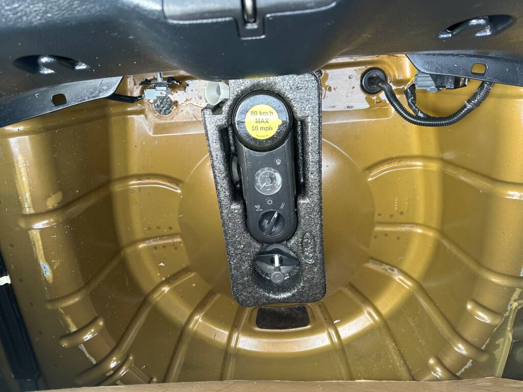 Used 2012 Ford Mustang Premium w/ Electronics Pkg RWD image 12