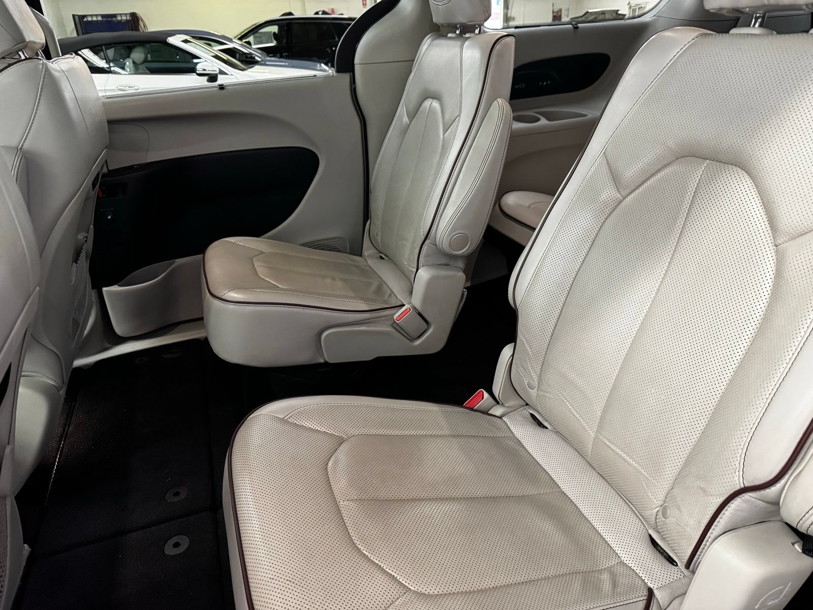 Used 2020 Chrysler Pacifica Limited FWD image 12