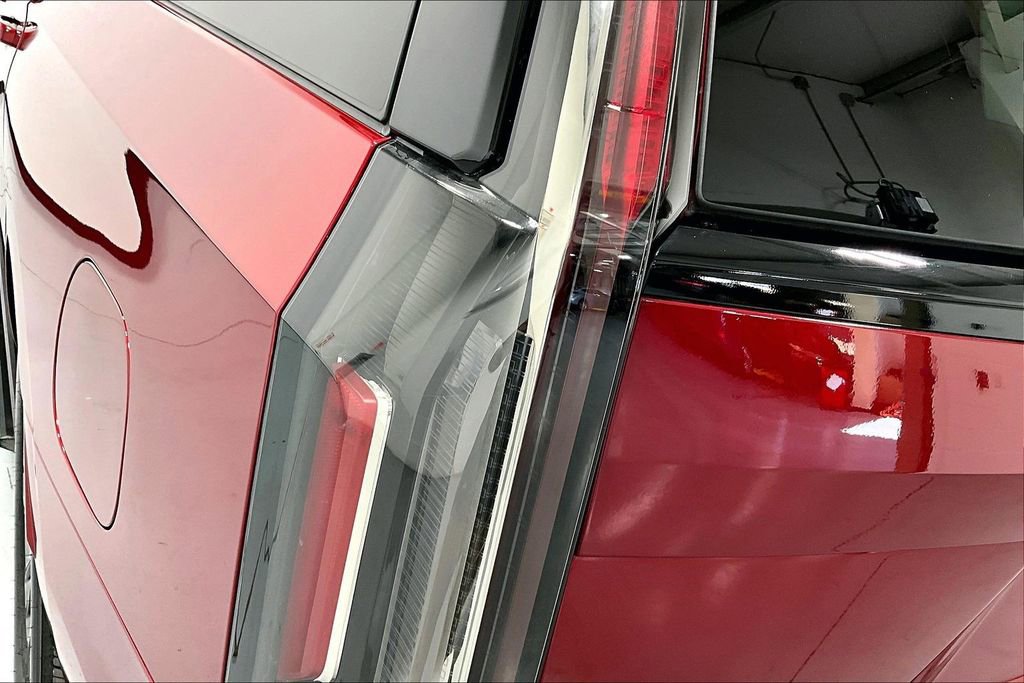 Used 2023 Cadillac Escalade ESV V image 40