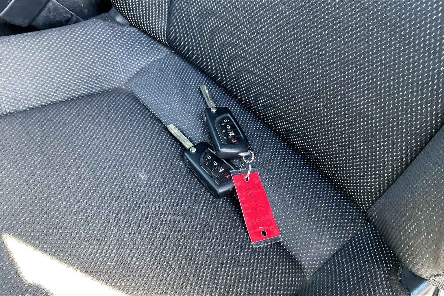 Used 2021 Toyota Corolla SE w/ Carpet Mat Package (TMS) FWD image 14