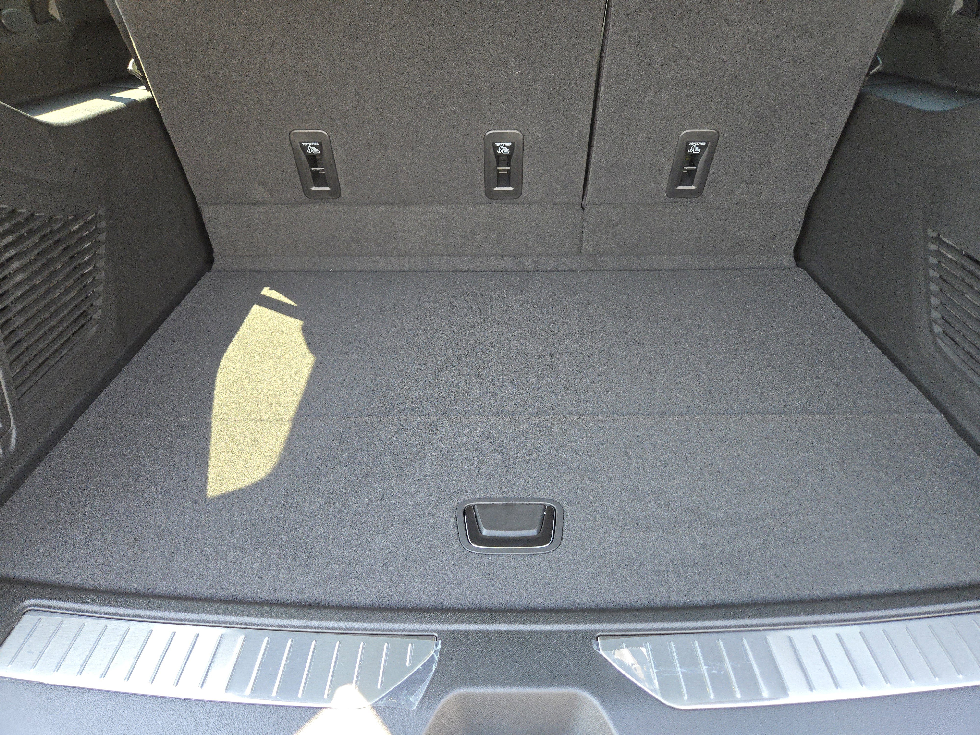 New 2026 Chevrolet Suburban High Country image 24