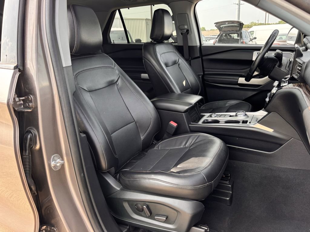 Used 2021 Ford Explorer Limited w/ Equipment Group 301A AWD/4WD image 28