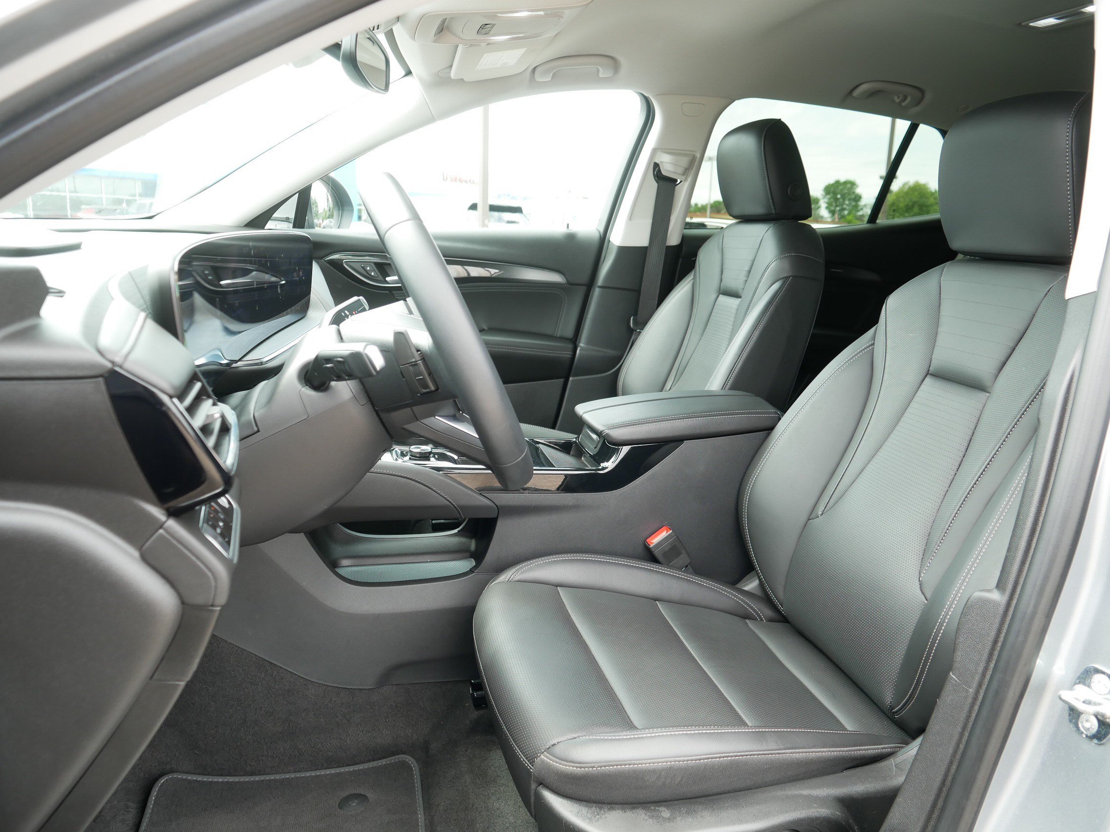 Used 2025 Buick Envision Preferred AWD/4WD image 33