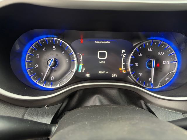 Used 2024 Chrysler Pacifica Touring-L FWD image 28