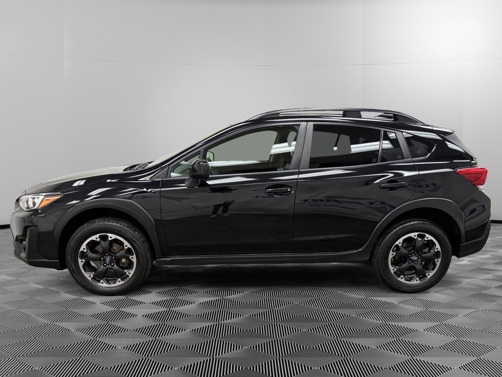 Used 2021 Subaru Crosstrek 2.0i Premium w/ Moonroof Package image 2