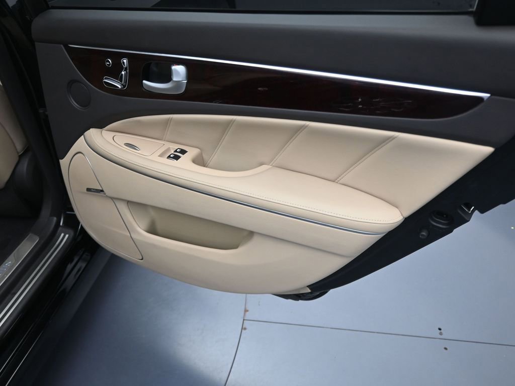Used 2012 Hyundai Equus Signature image 31