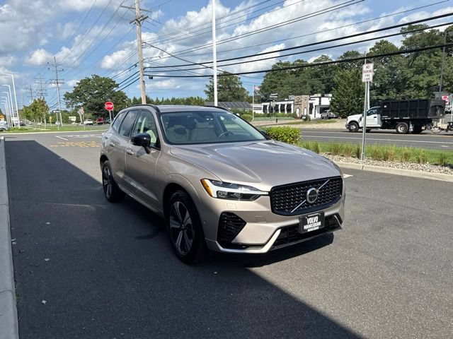 Used 2024 Volvo XC60 T8 Plus w/ Climate Package AWD/4WD image 6