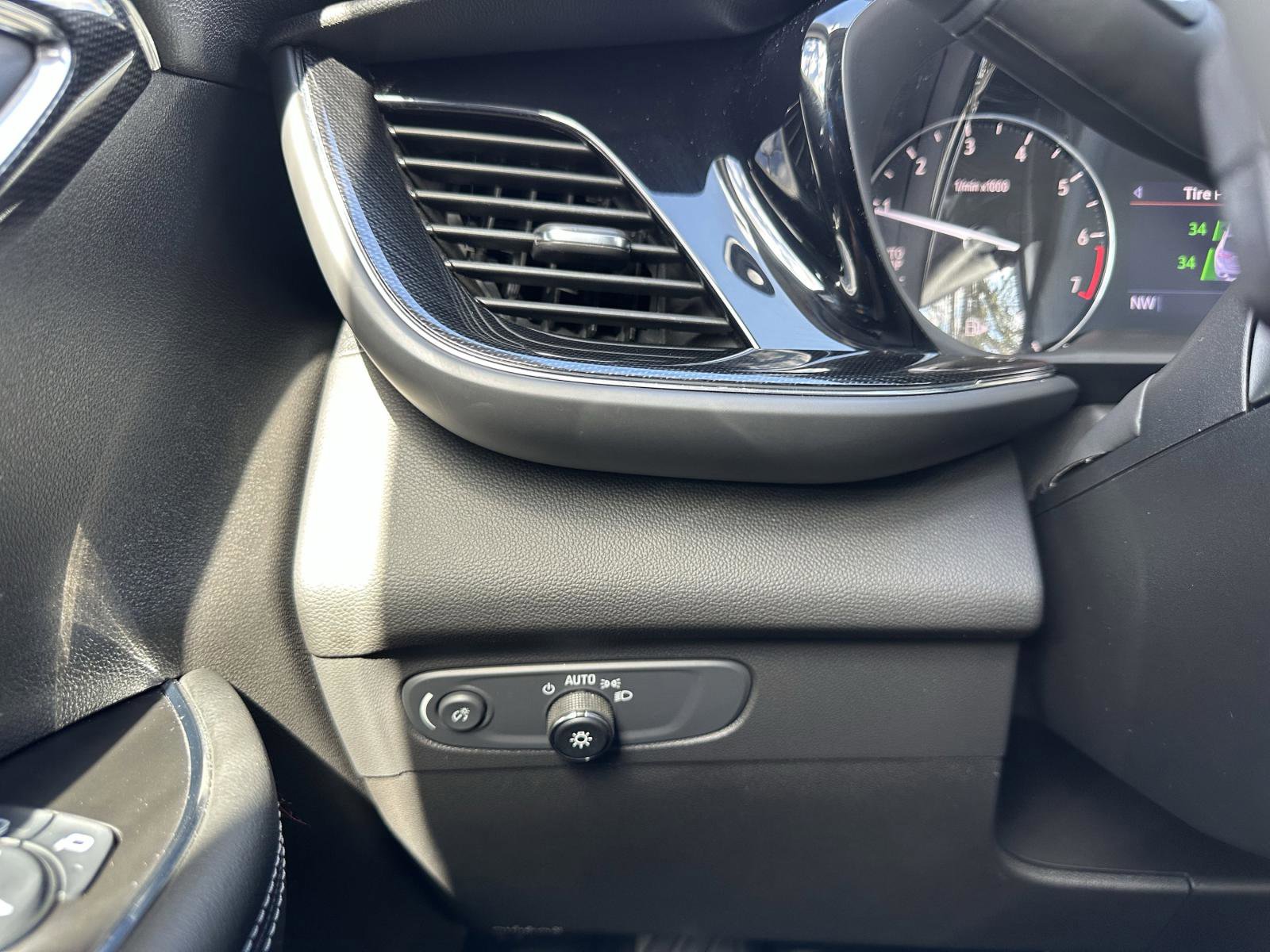 Used 2022 Buick Envision Preferred image 25