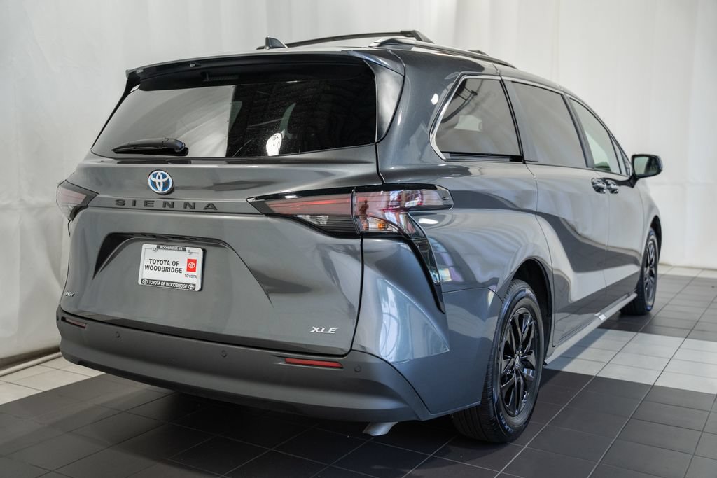 Used 2025 Toyota Sienna XLE FWD image 4