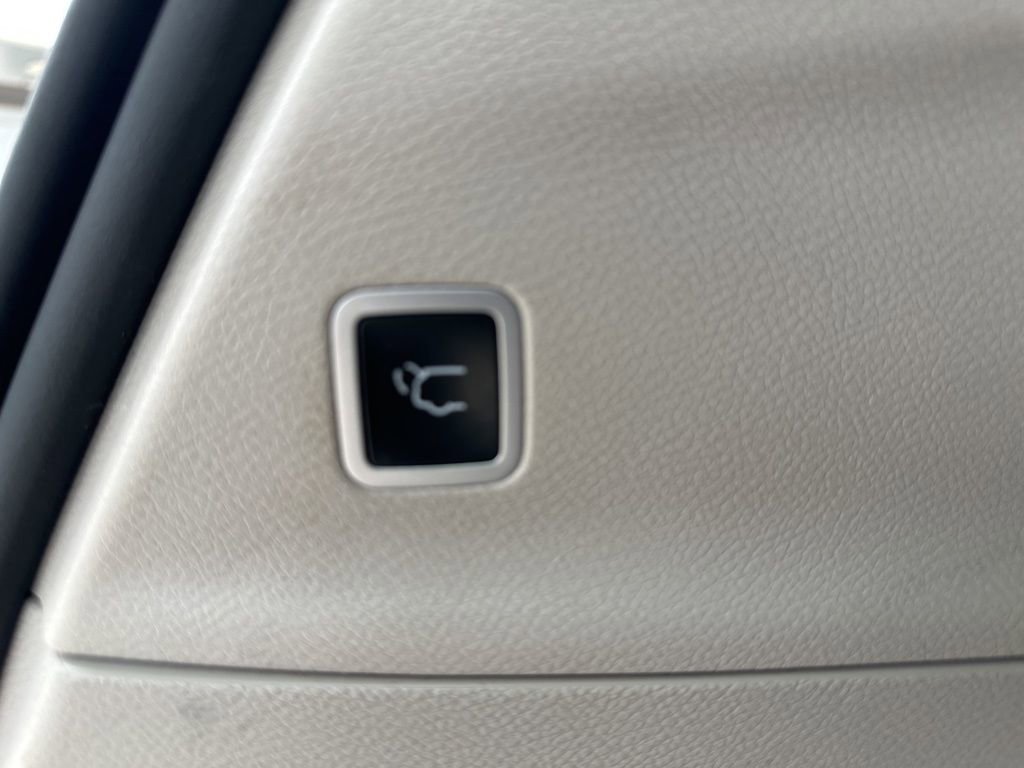 Used 2022 Chrysler Pacifica Touring-L w/ Uconnect Theater Family Group image 34