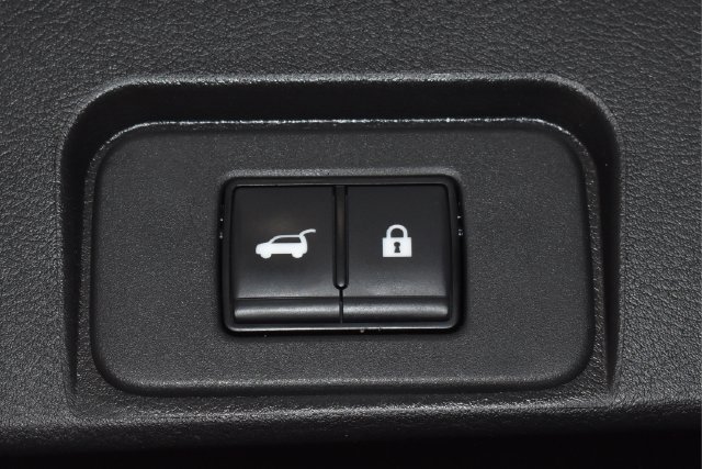 Used 2025 Nissan Rogue SV AWD/4WD image 15