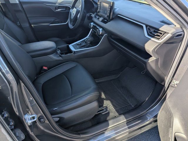 Used 2022 Toyota RAV4 XLE image 12