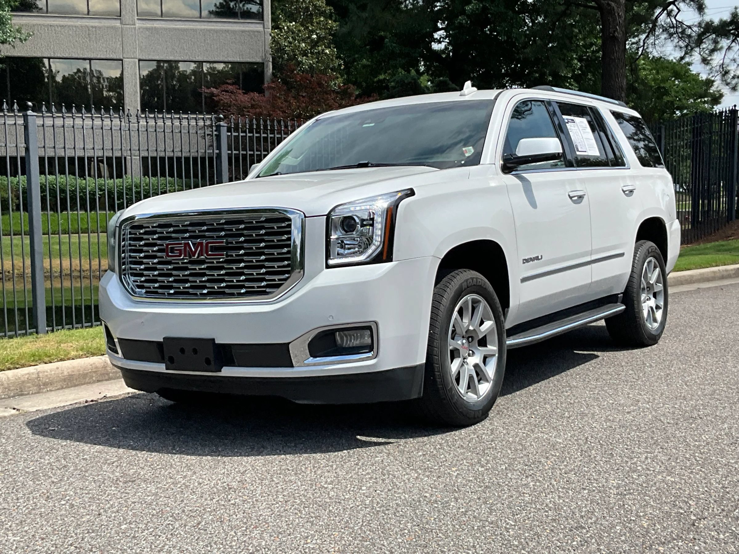Used 2020 GMC Yukon Denali w/ Open Road Package RWD image 9
