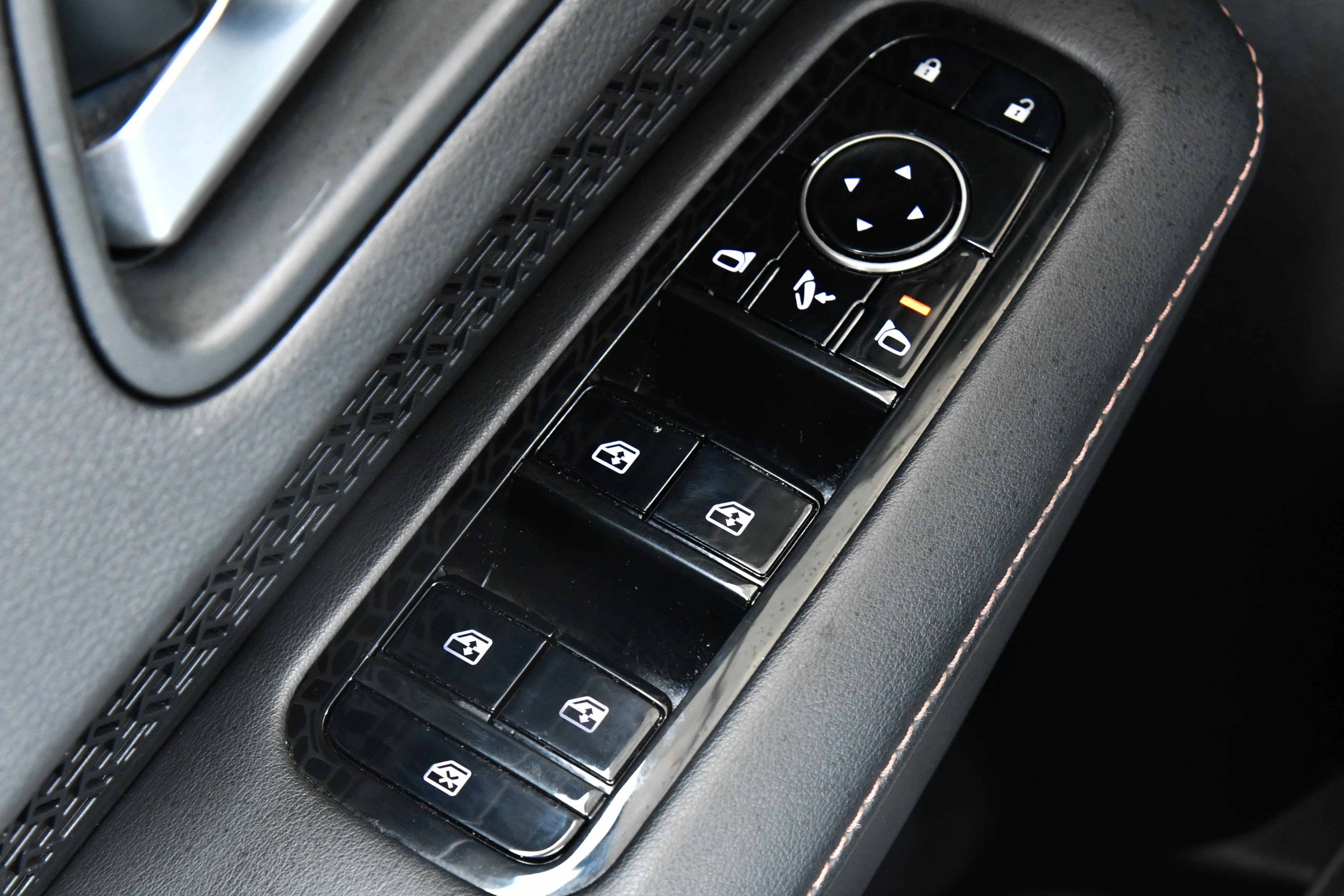 Used 2023 Nissan Ariya AWD image 39