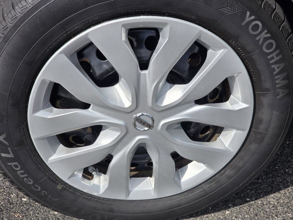 Used 2016 Nissan Rogue S AWD/4WD image 6