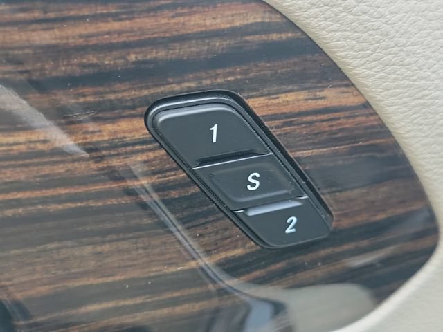 Used 2023 Chrysler Pacifica Limited FWD image 23