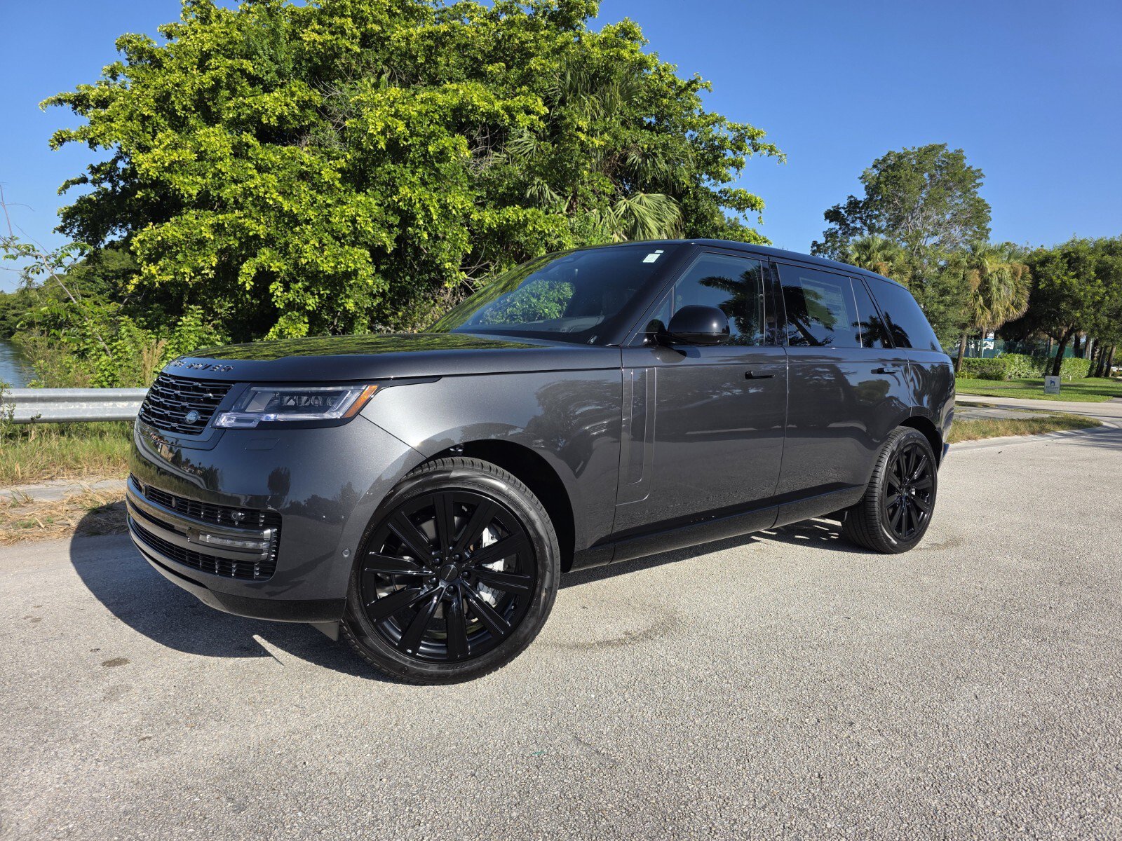 New 2026 Land Rover Range Rover Long Wheelbase SE AWD/4WD image 1