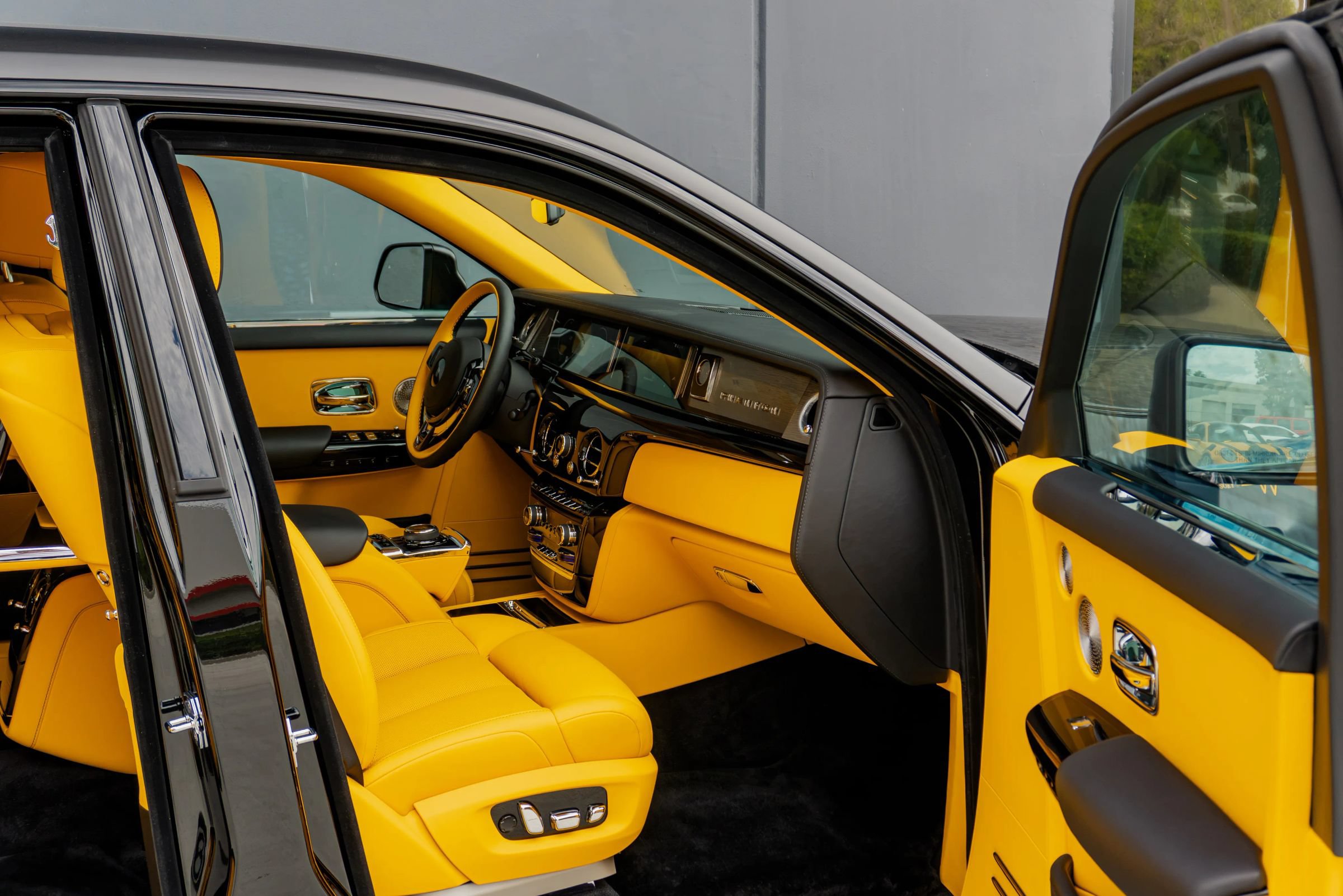 Used 2027 Rolls-Royce Phantom Sedan RWD image 81