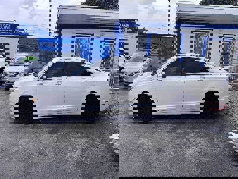 Used 2013 Lincoln MKZ image 4