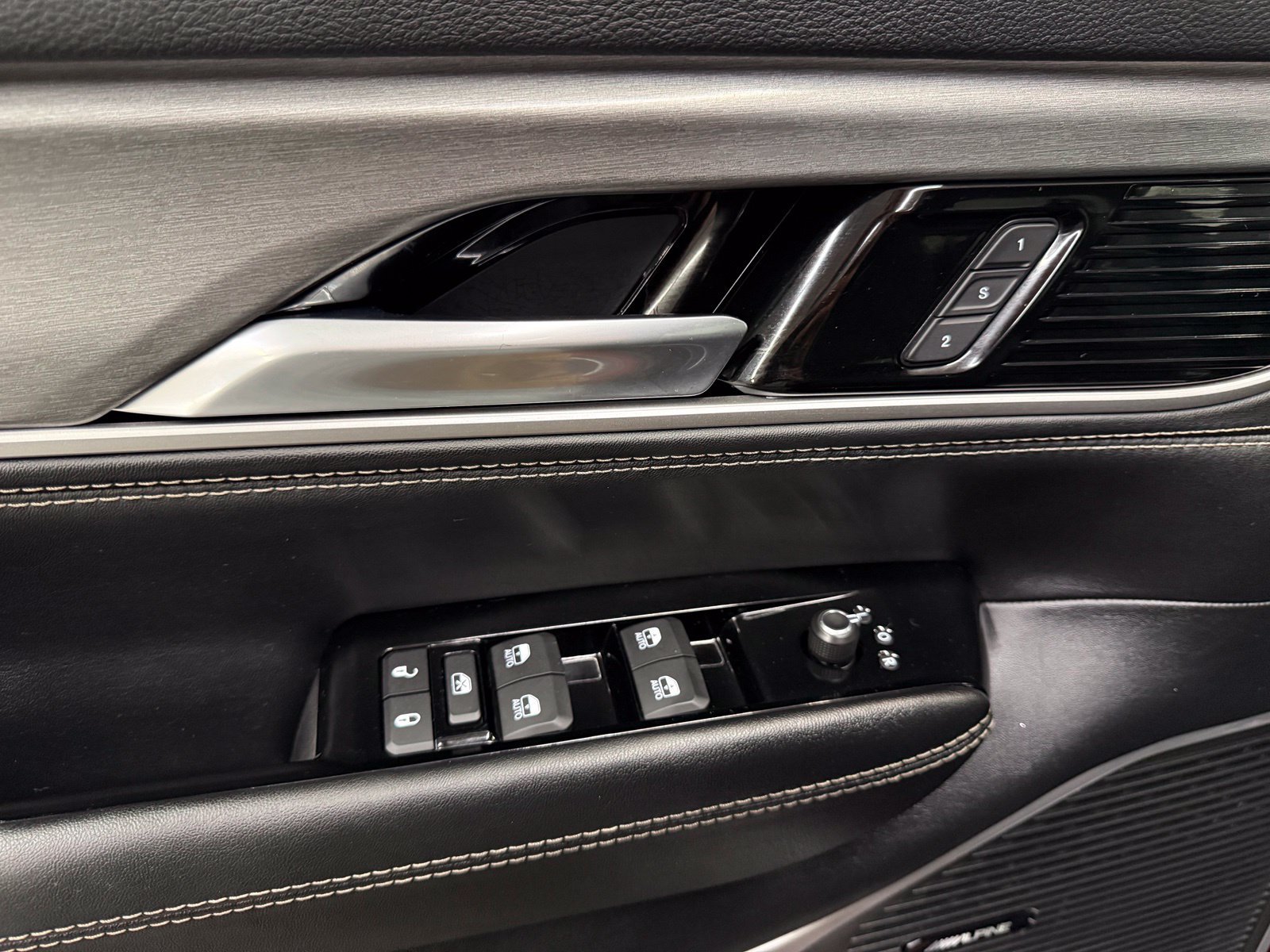 Used 2025 Jeep Wagoneer Series II AWD/4WD image 10