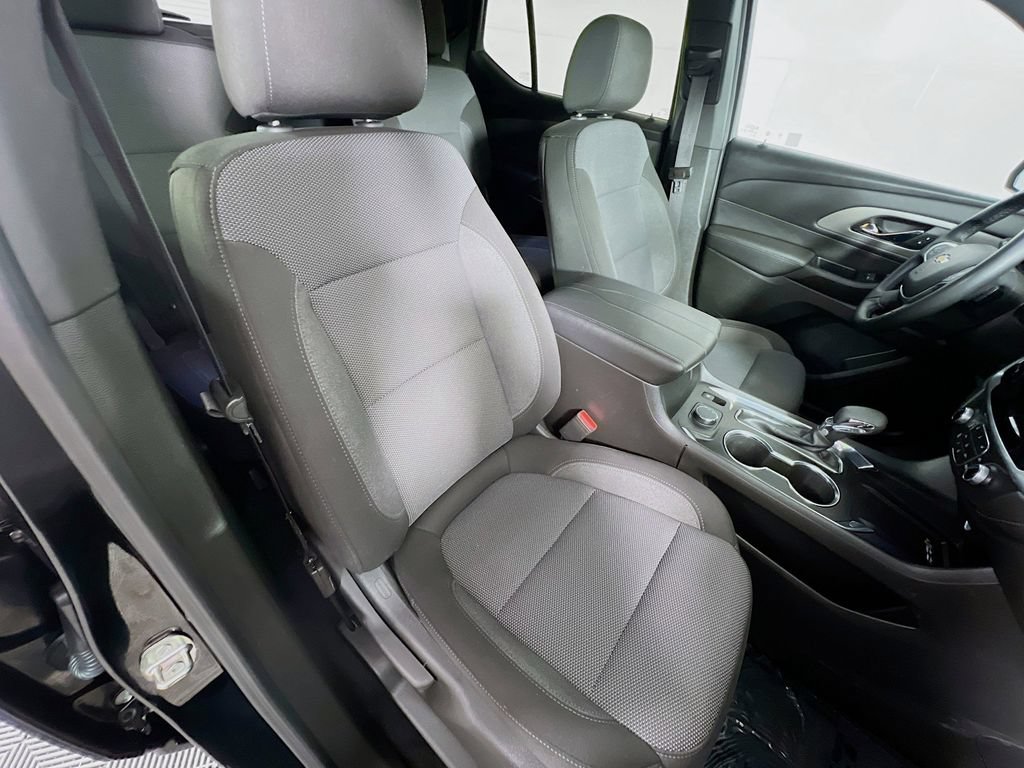 Used 2023 Chevrolet Traverse LT w/ LPO, Floor Liner Package FWD image 27
