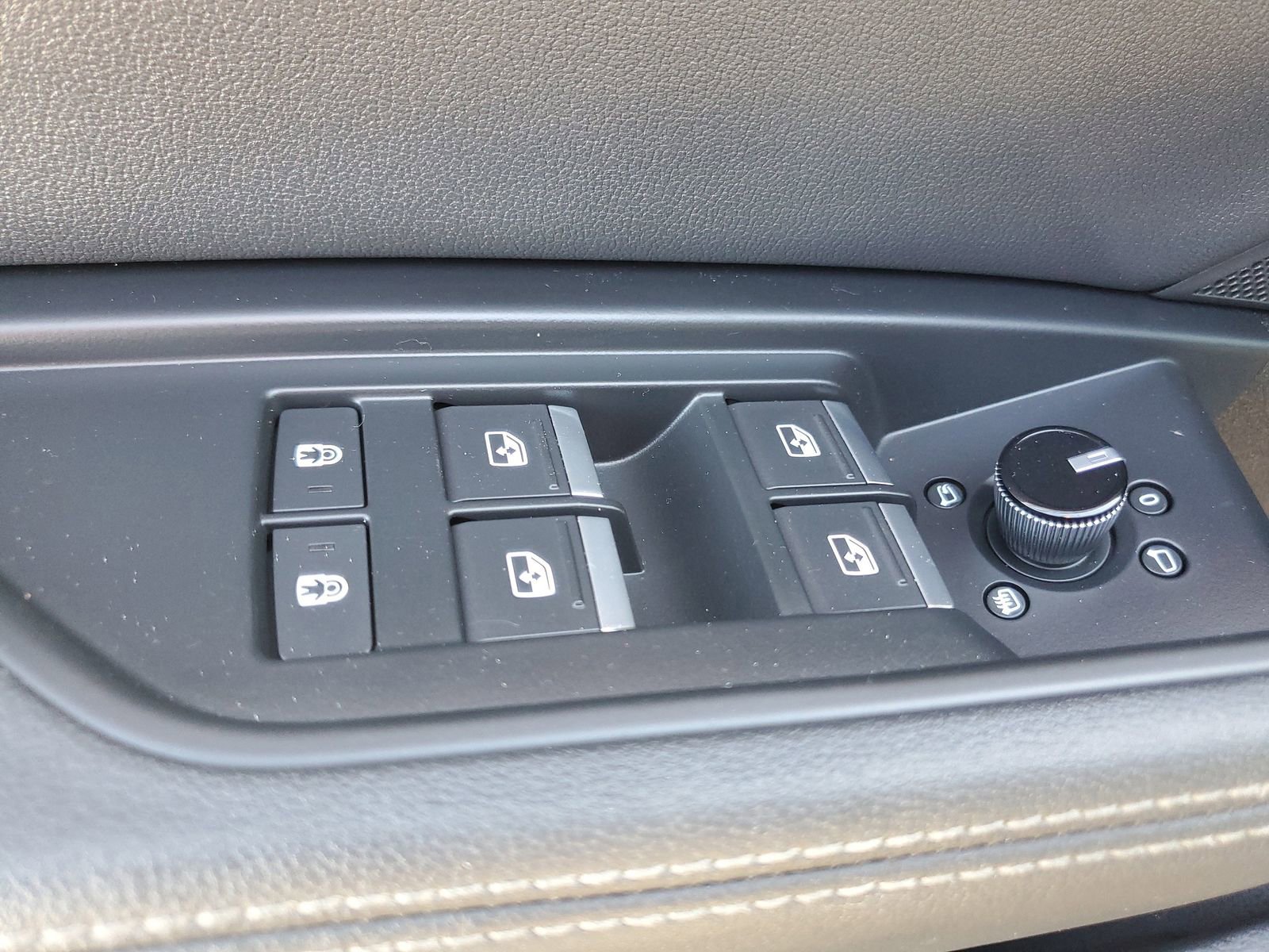 Used 2023 Audi e-tron Premium w/ Convenience Plus Package image 22