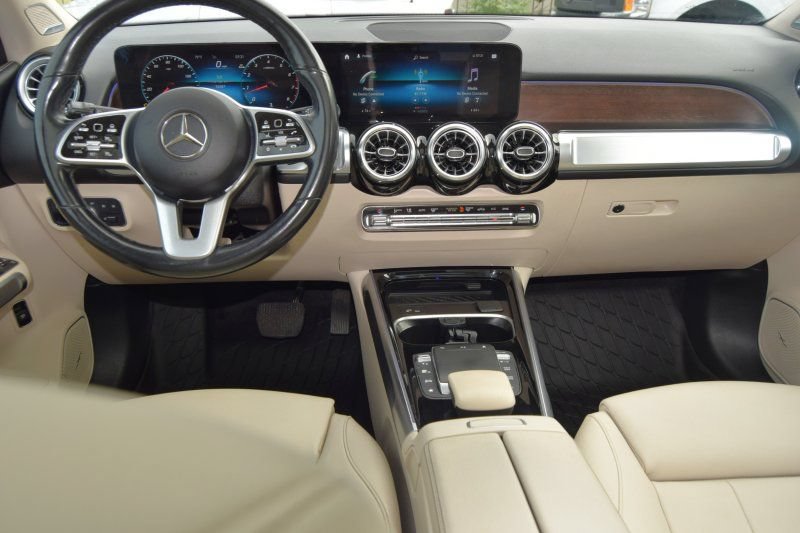 Used 2023 Mercedes-Benz GLB 250 4MATIC w/ Premium Package image 28