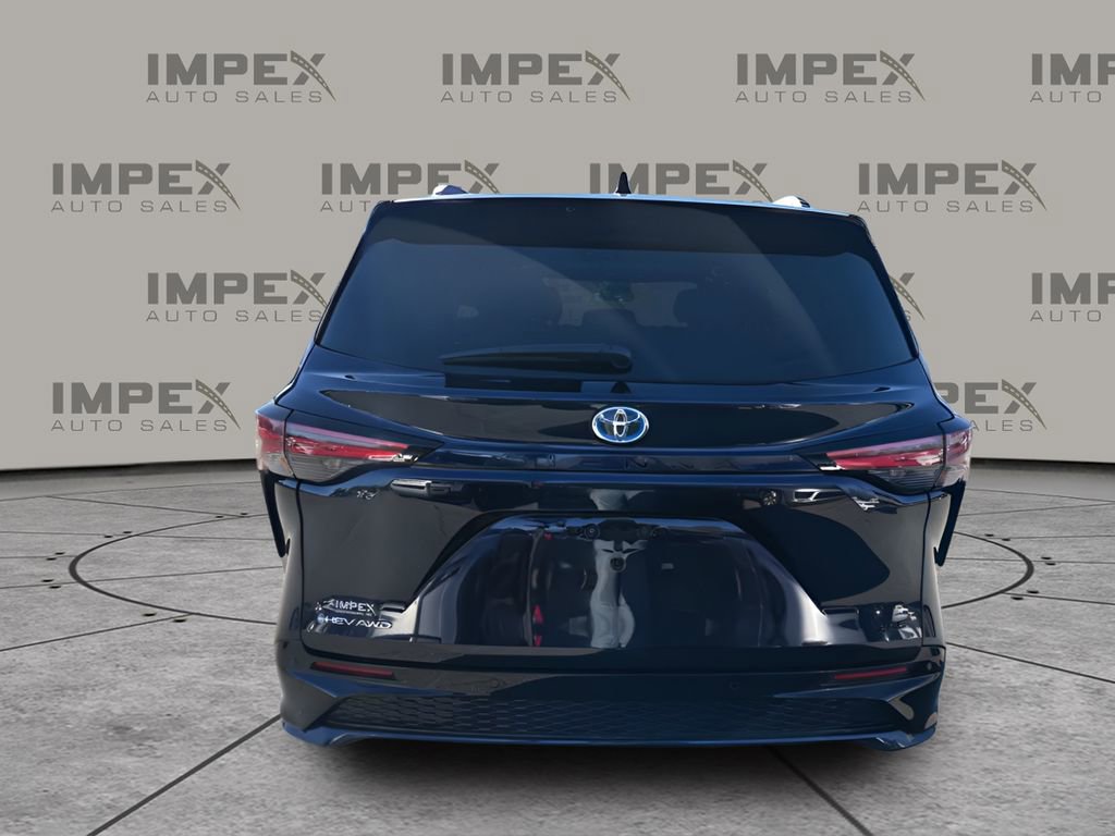 Used 2025 Toyota Sienna XSE AWD/4WD image 4
