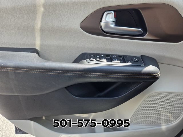Used 2017 Chrysler Pacifica Touring FWD image 29