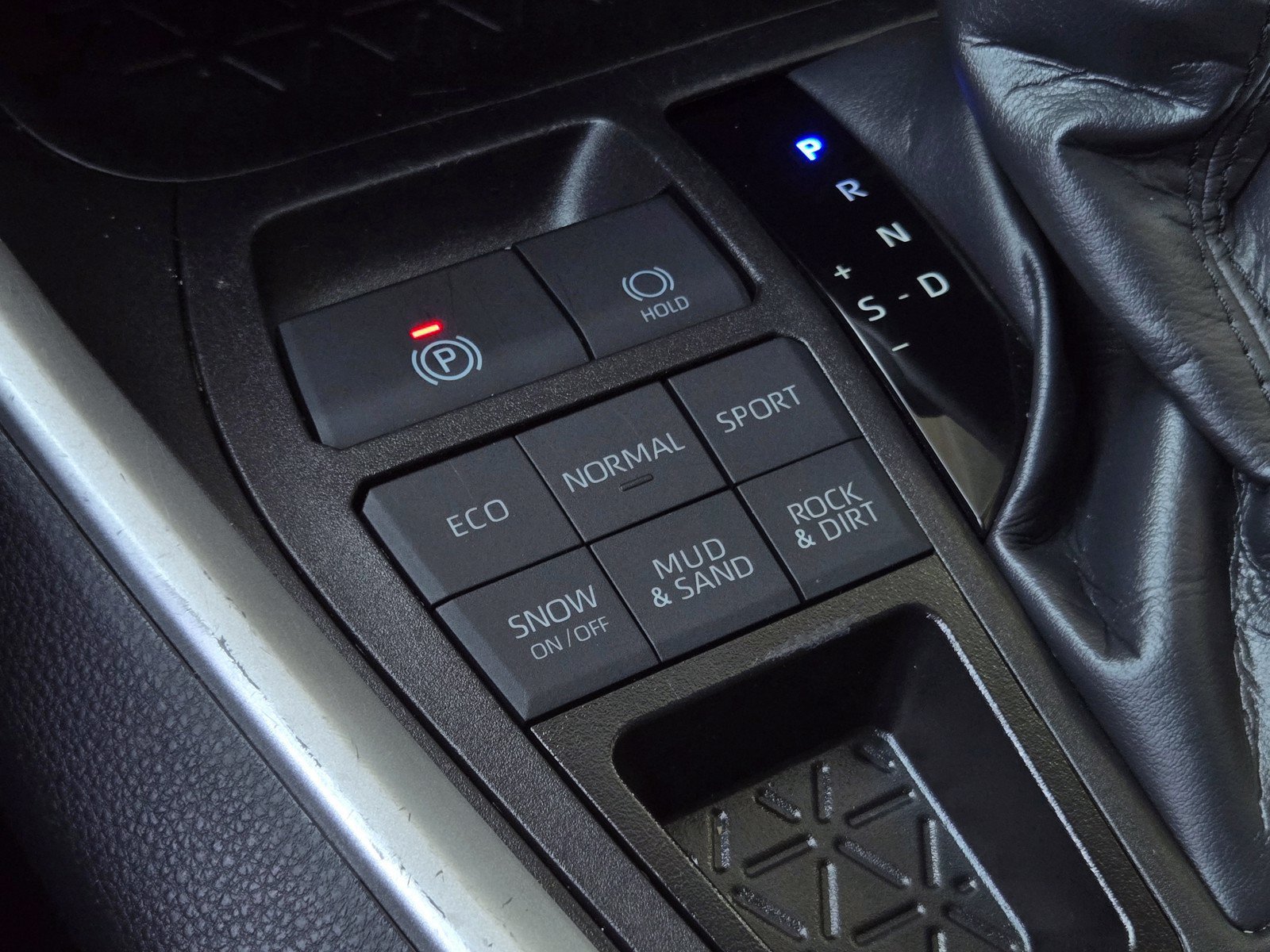 Certified 2025 Toyota RAV4 LE AWD/4WD image 17