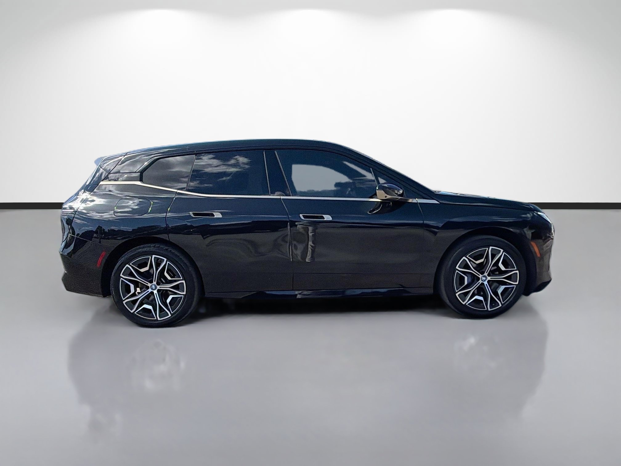 Used 2024 BMW iX xDrive50 w/ Premium Package AWD/4WD image 2