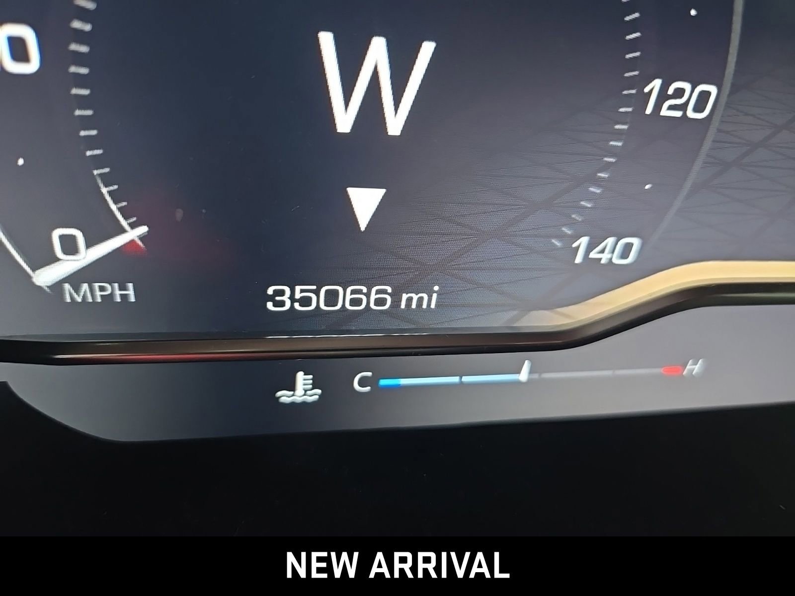 Used 2024 GMC Sierra 1500 AT4 w/ Technology Package image 4