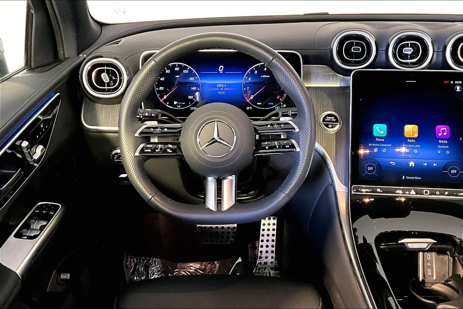 Used 2025 Mercedes-Benz GLC 300 4MATIC image 6