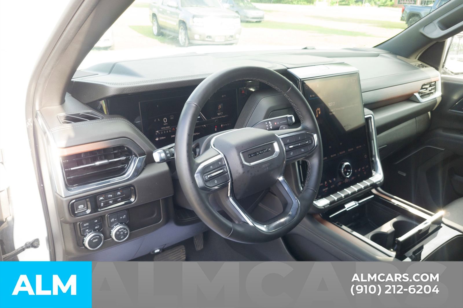 Used 2025 GMC Yukon XL Denali AWD/4WD image 17