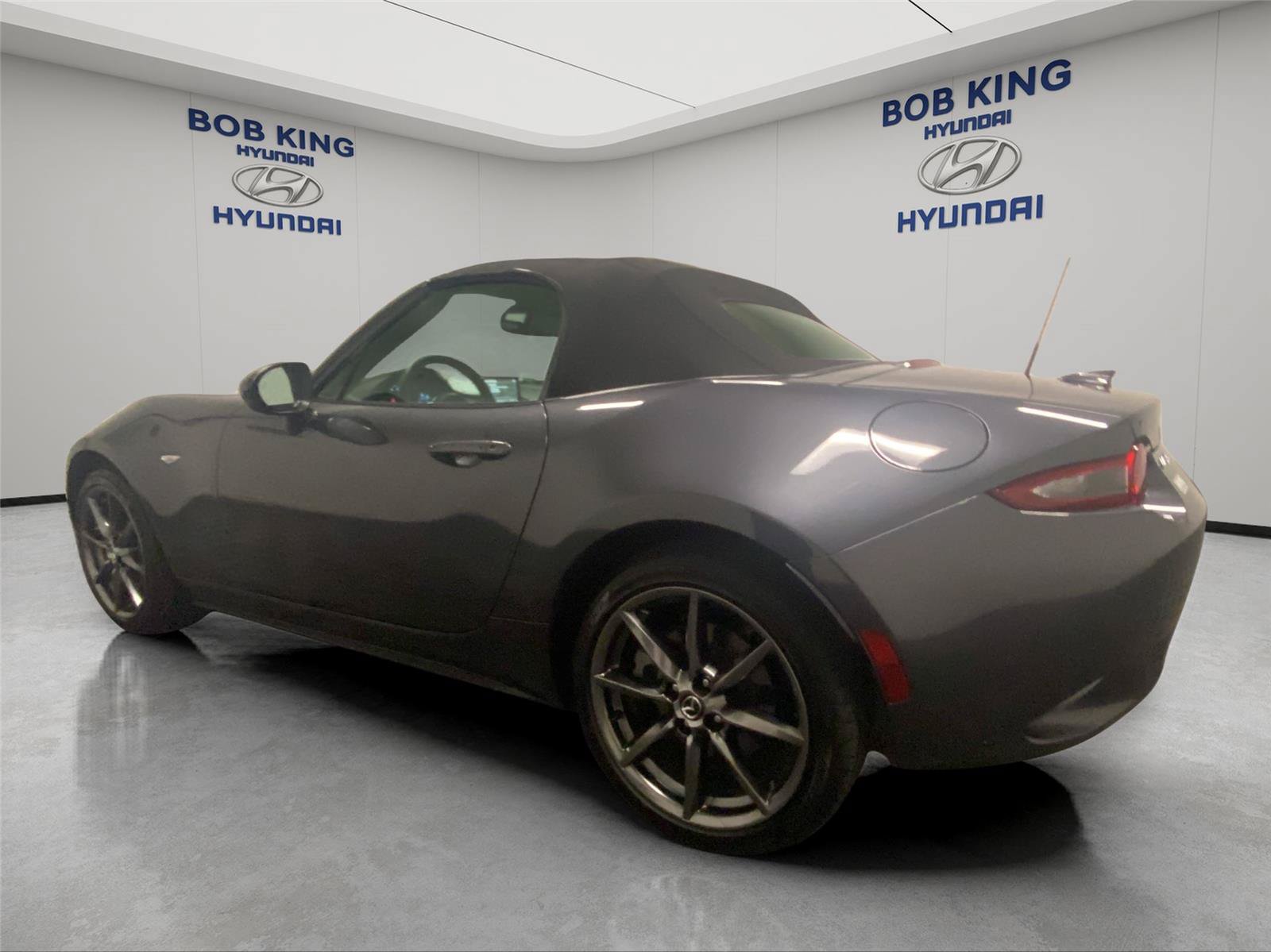 Used 2016 MAZDA MX-5 Miata Grand Touring RWD image 3