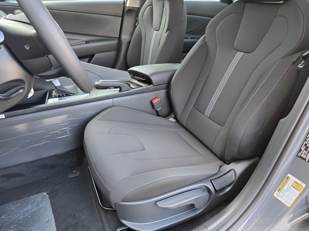 New 2026 Hyundai Elantra SE FWD image 13